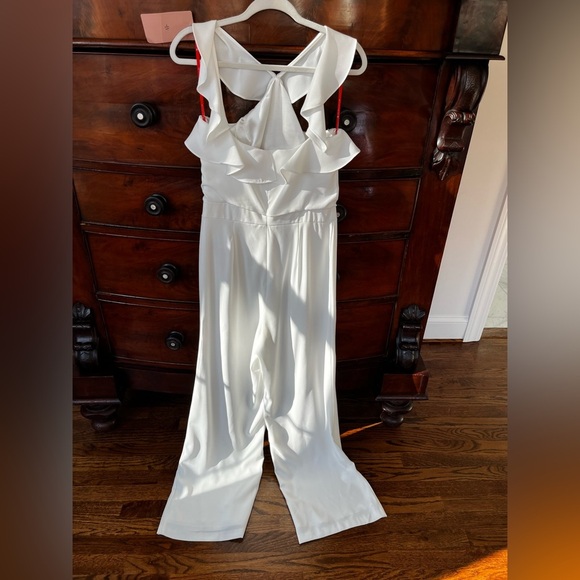 ML Monique Lhuillier
White Ruffle Jumpsuit Size 8 - Picture 8 of 9